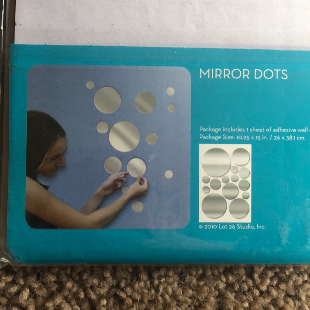 Mirror dots - Picture 2 of 2